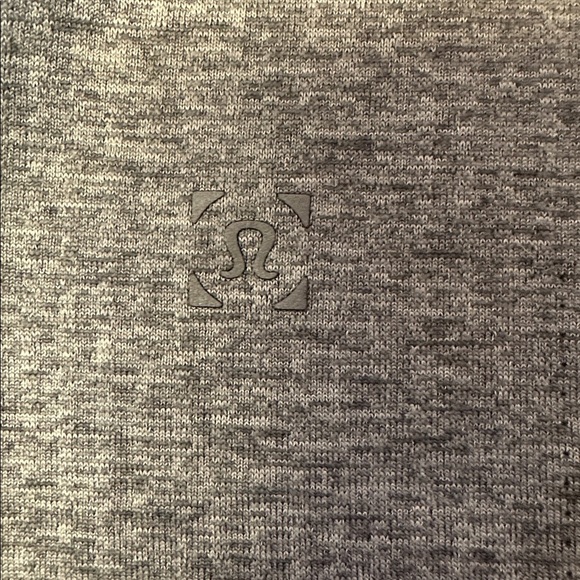 Lululemon Men’s Short Sleeve Tshirt Xsmall gray - Picture 4 of 4